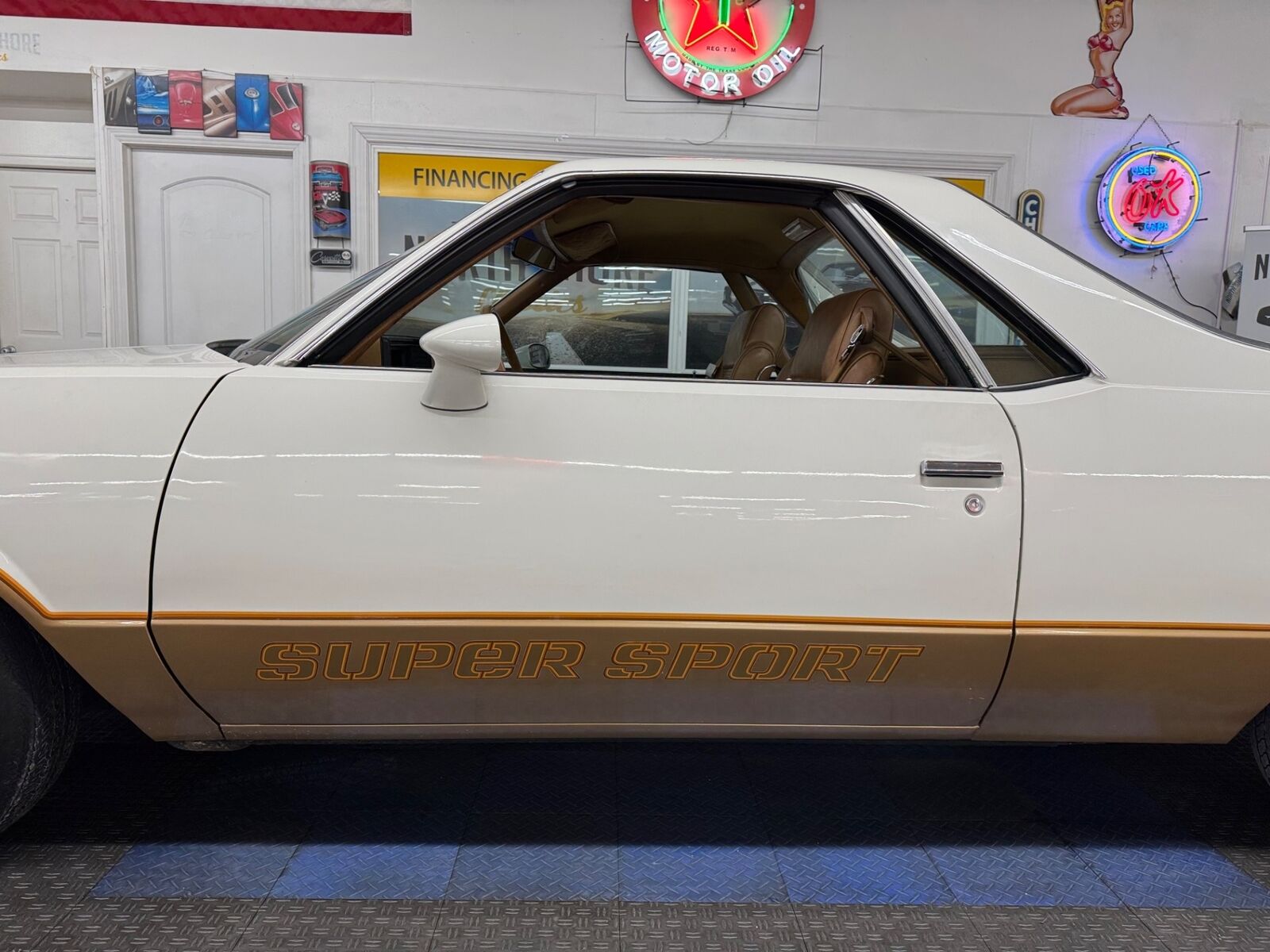 Chevrolet-El-Camino-1978-White-Tan-90167-19