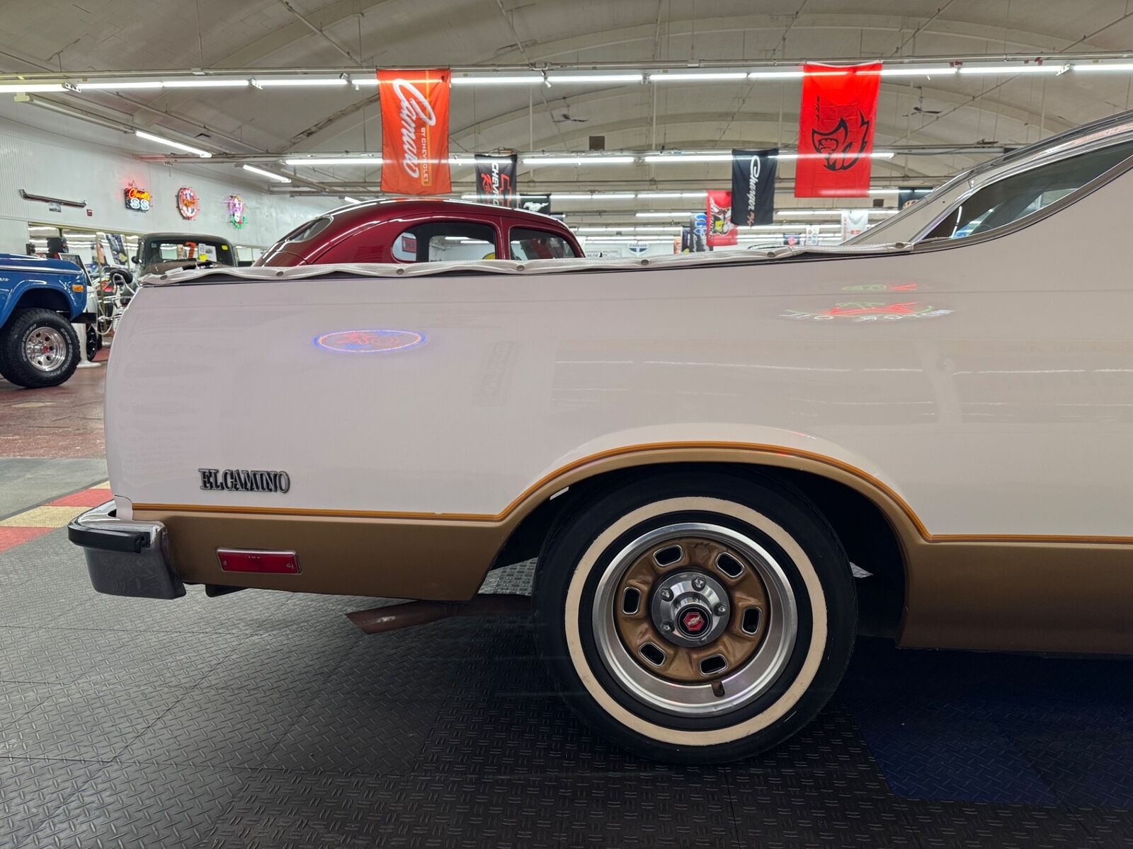 Chevrolet-El-Camino-1978-White-Tan-90167-25