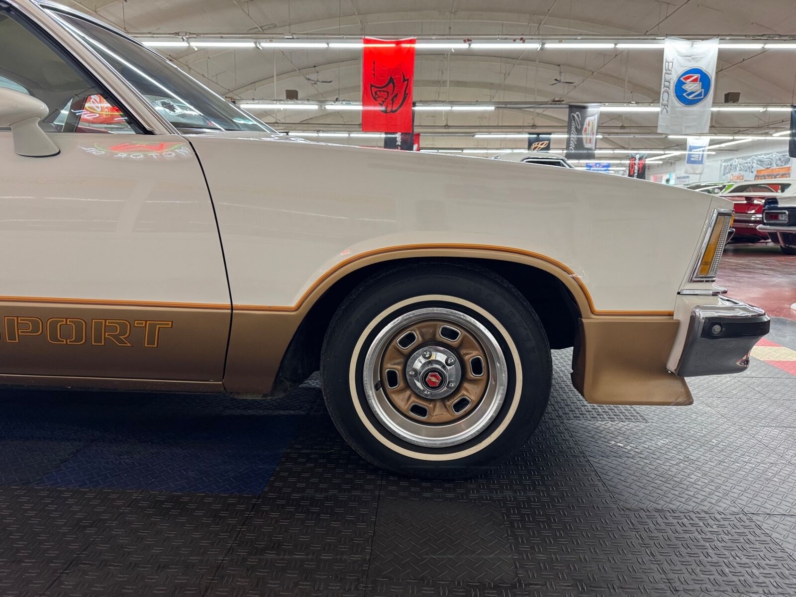 Chevrolet-El-Camino-1978-White-Tan-90167-27