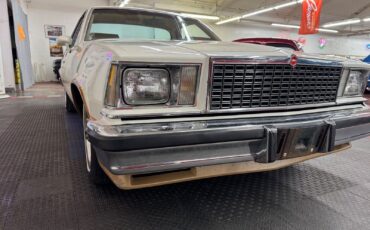 Chevrolet-El-Camino-1978-White-Tan-90167-7