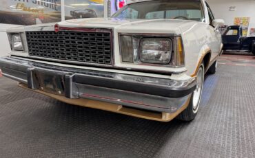 Chevrolet-El-Camino-1978-White-Tan-90167-8