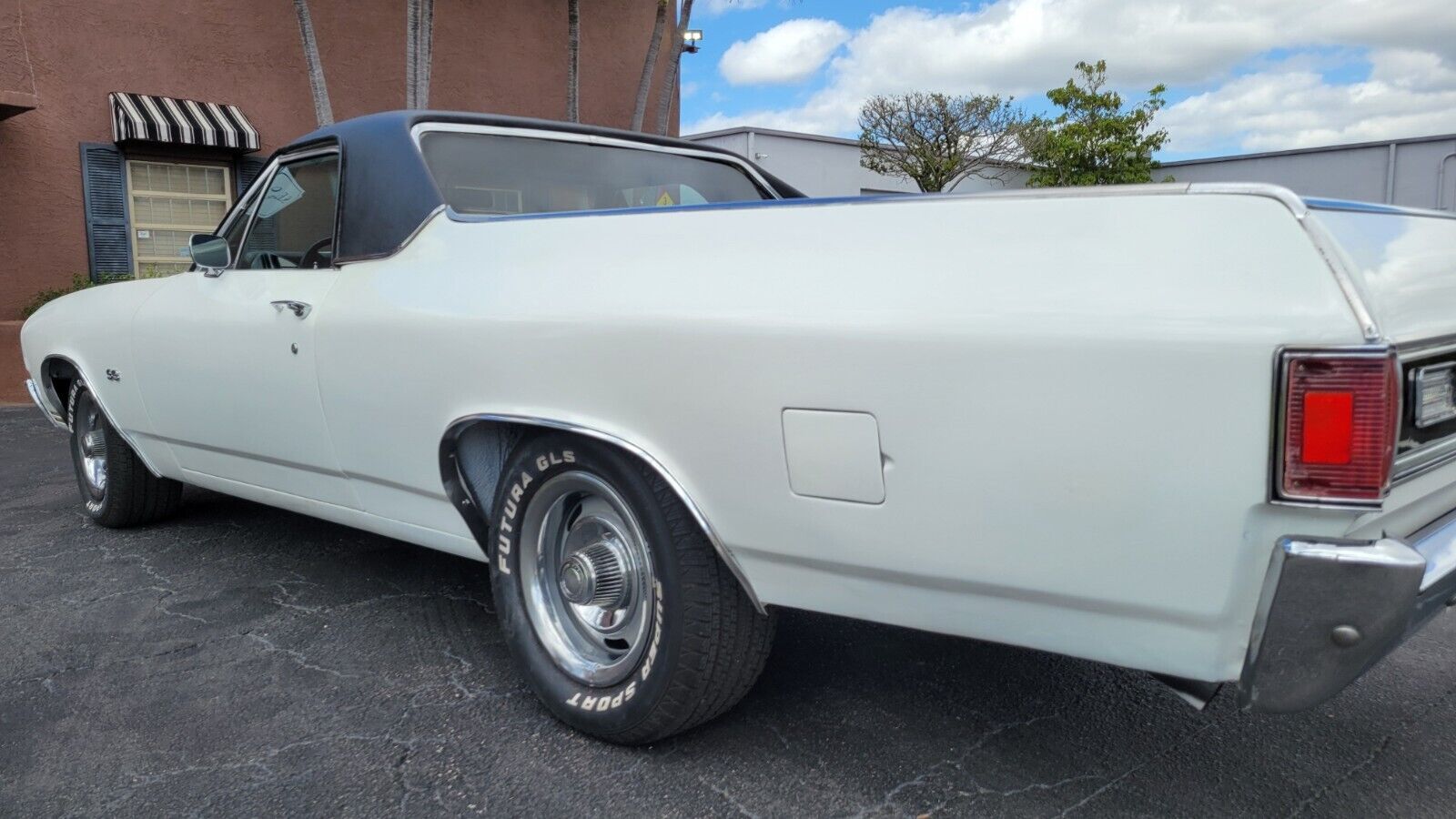 Chevrolet-El-Camino-Coupe-1970-White-Black-99999-10