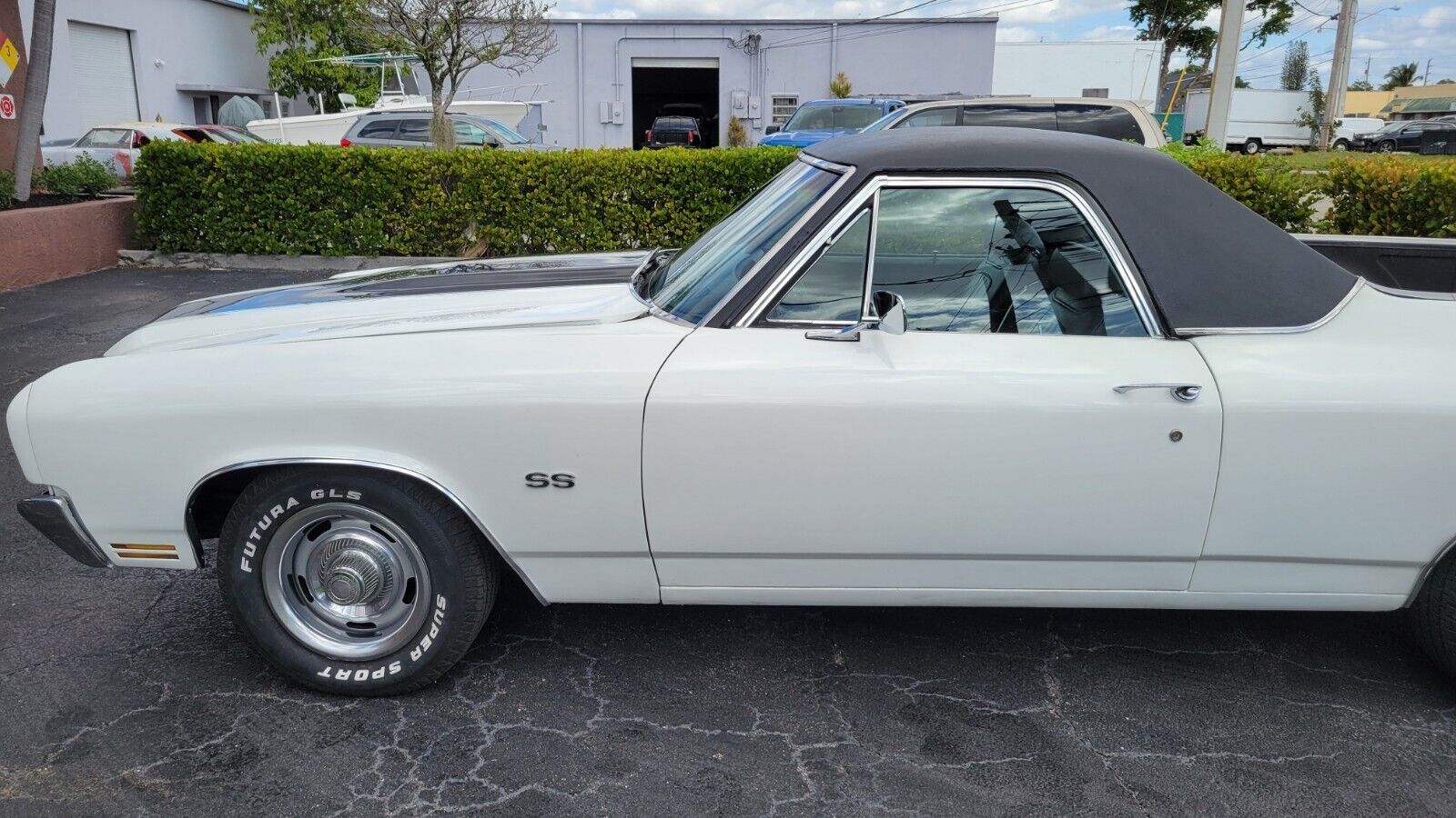 Chevrolet-El-Camino-Coupe-1970-White-Black-99999-11