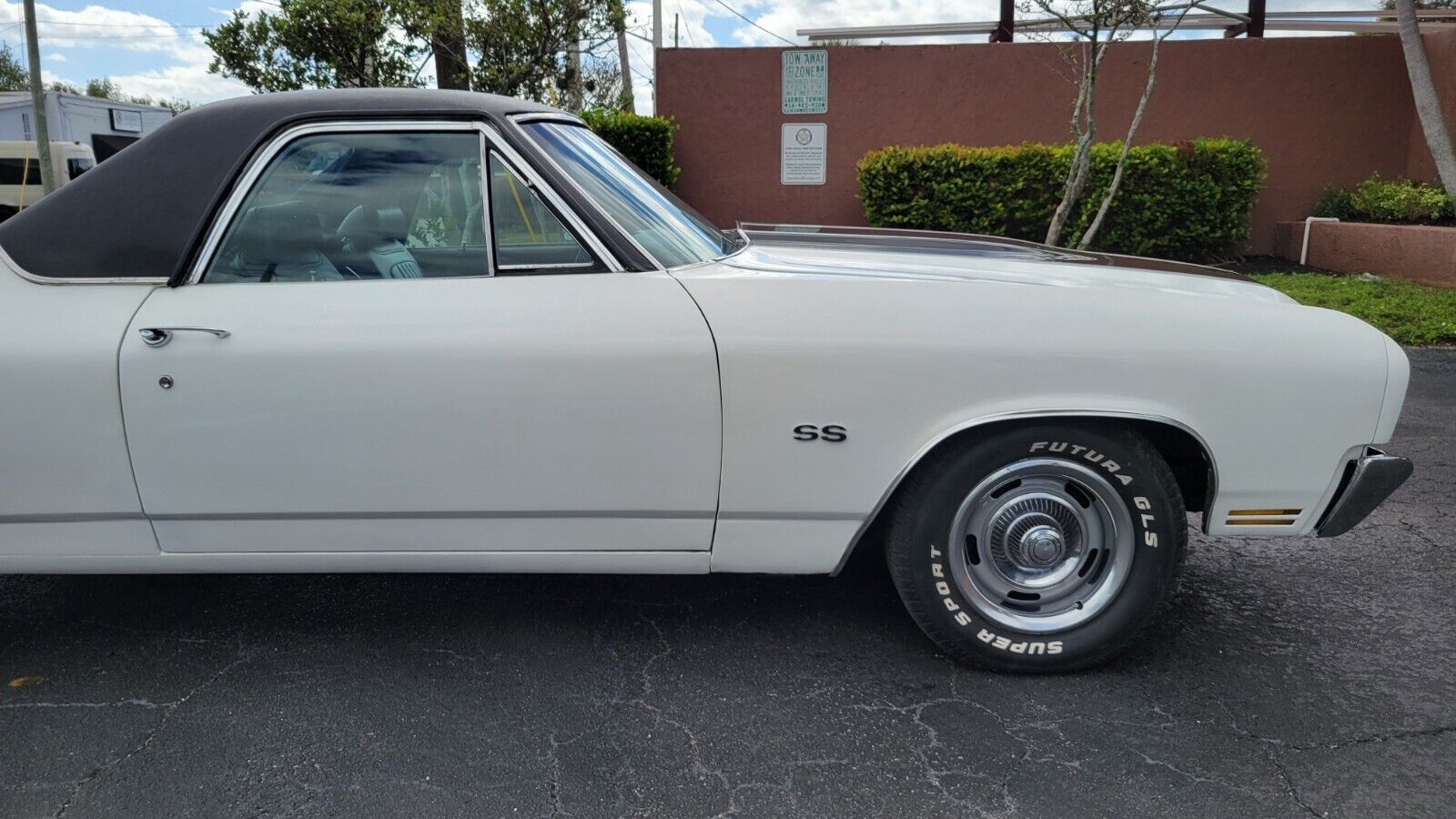 Chevrolet-El-Camino-Coupe-1970-White-Black-99999-14