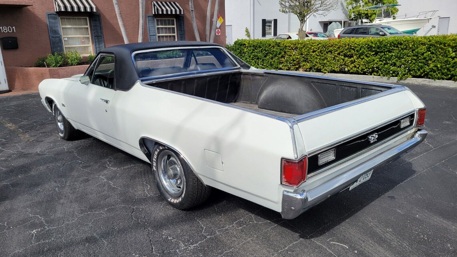 Chevrolet-El-Camino-Coupe-1970-White-Black-99999-22