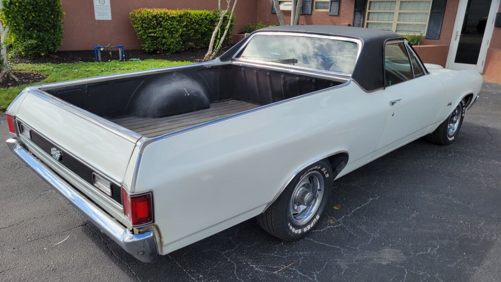 Chevrolet-El-Camino-Coupe-1970-White-Black-99999-23