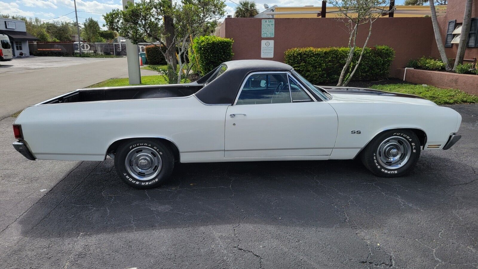 Chevrolet-El-Camino-Coupe-1970-White-Black-99999-24