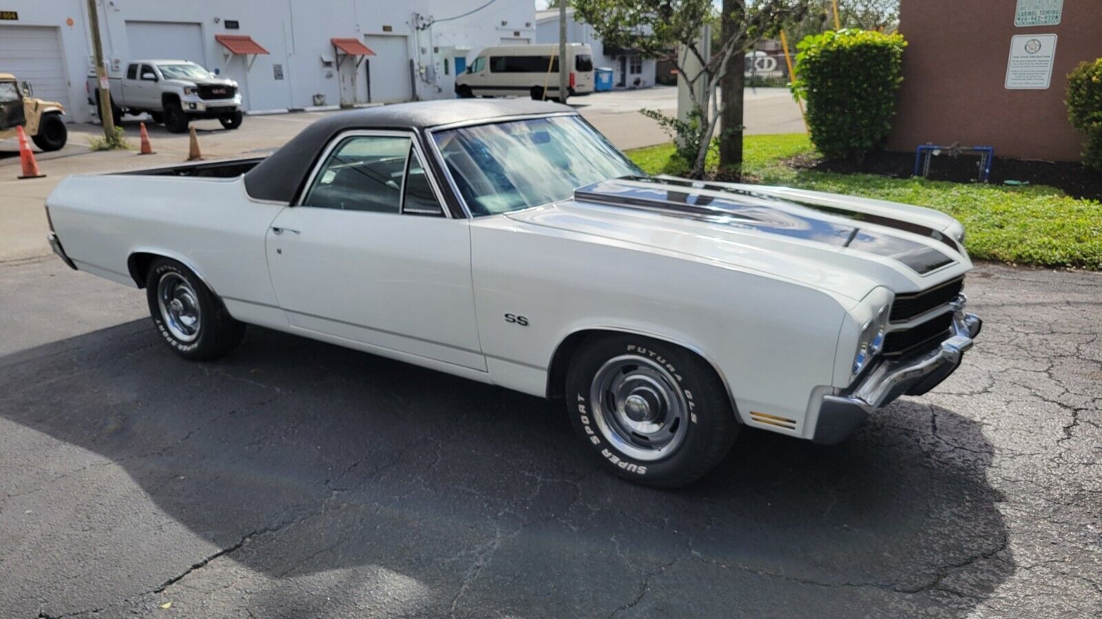 Chevrolet-El-Camino-Coupe-1970-White-Black-99999-26