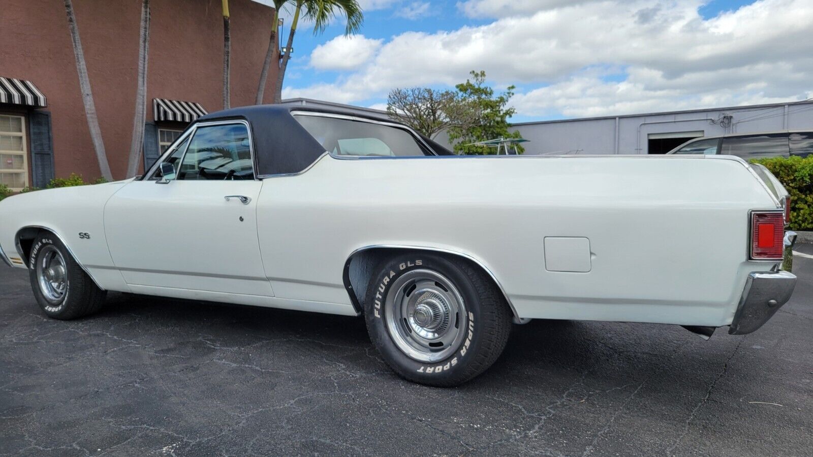 Chevrolet-El-Camino-Coupe-1970-White-Black-99999-6