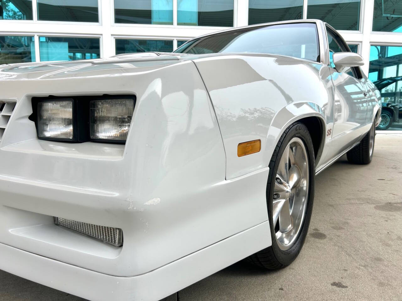 Chevrolet-El-Camino-Pickup-1987-White-Blue-132735-10