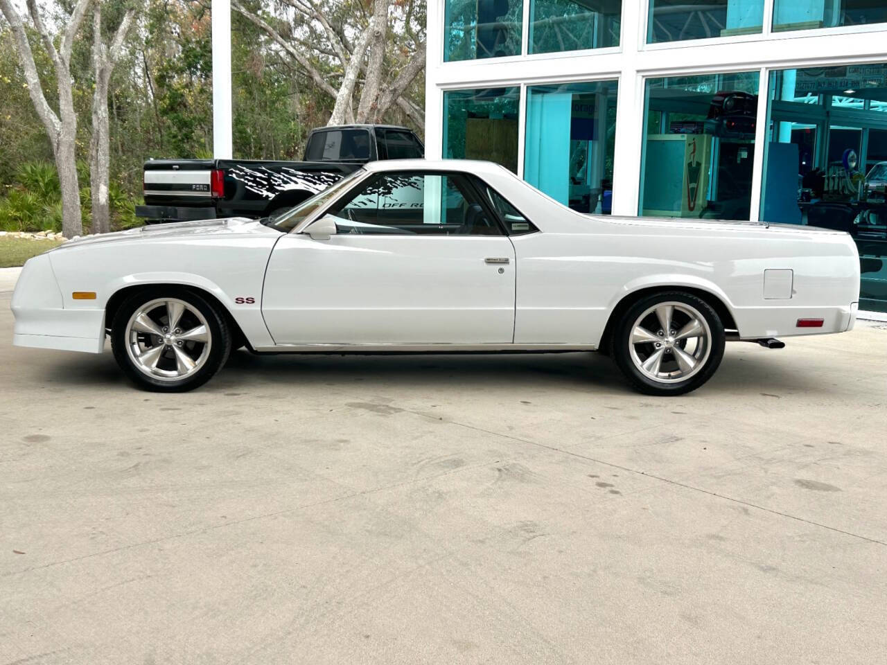 Chevrolet-El-Camino-Pickup-1987-White-Blue-132735-8