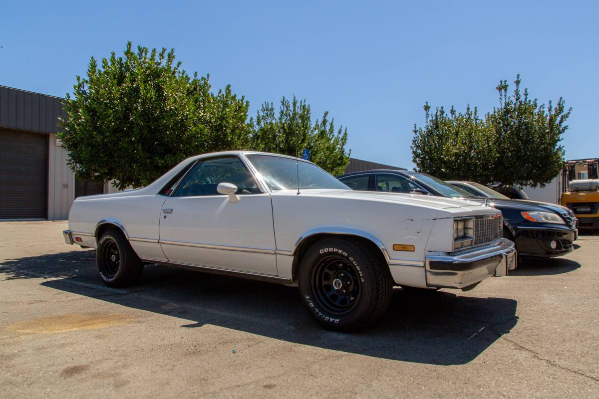 Chevrolet-El-camino-1985-white-932371-1