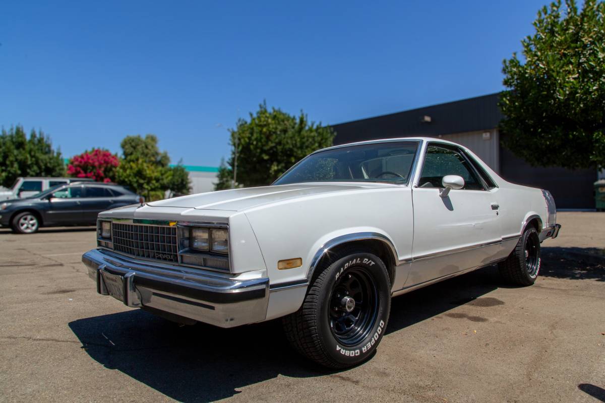 Chevrolet-El-camino-1985-white-932371-2