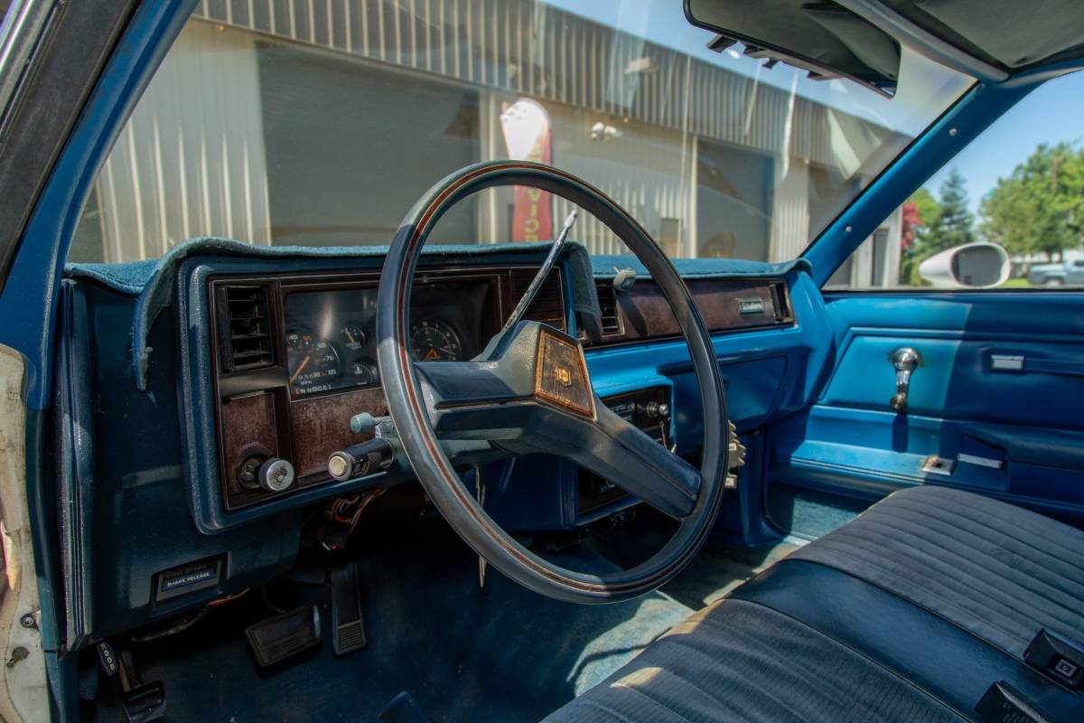 Chevrolet-El-camino-1985-white-932371-7