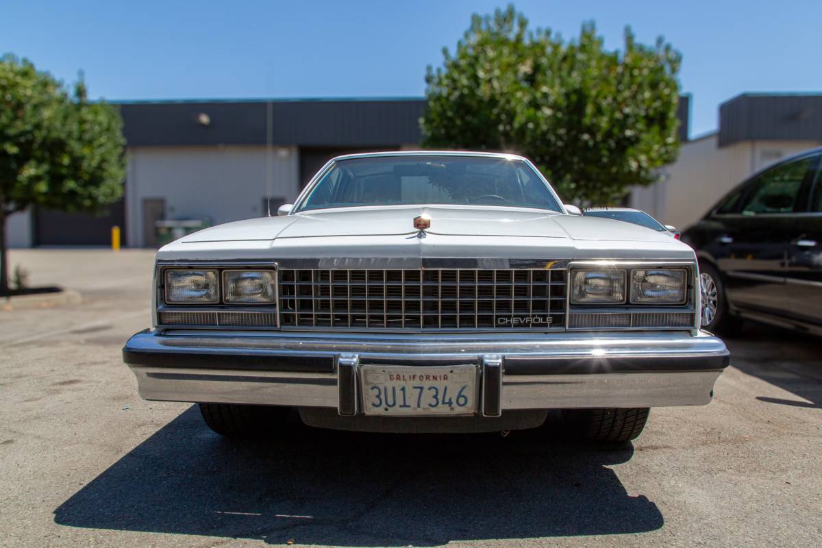 Chevrolet-El-camino-1985-white-932371