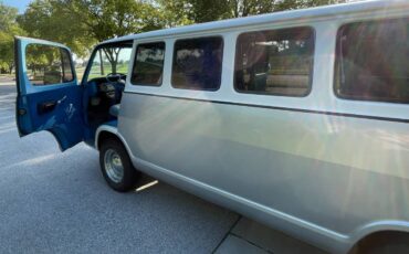 Chevrolet-G-10-van-1969-silver-75639-11