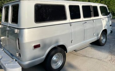 Chevrolet-G-10-van-1969-silver-75639-15