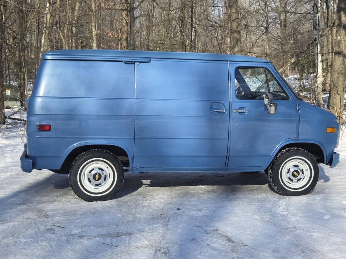 Chevrolet-G10-van-1983-blue-127138-1