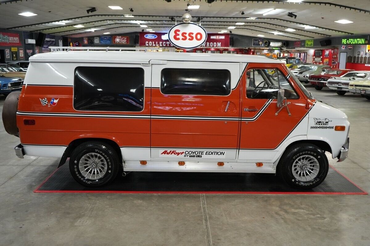 Chevrolet-G20-Good-Times-AJ-Foyt-Coyote-Edition-Van-1978-Orange-Orange-0-15