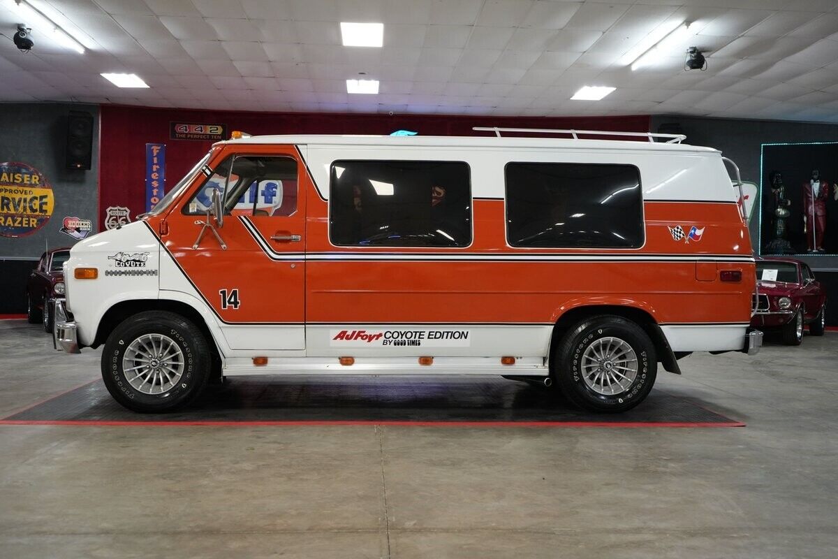 Chevrolet-G20-Good-Times-AJ-Foyt-Coyote-Edition-Van-1978-Orange-Orange-0-19