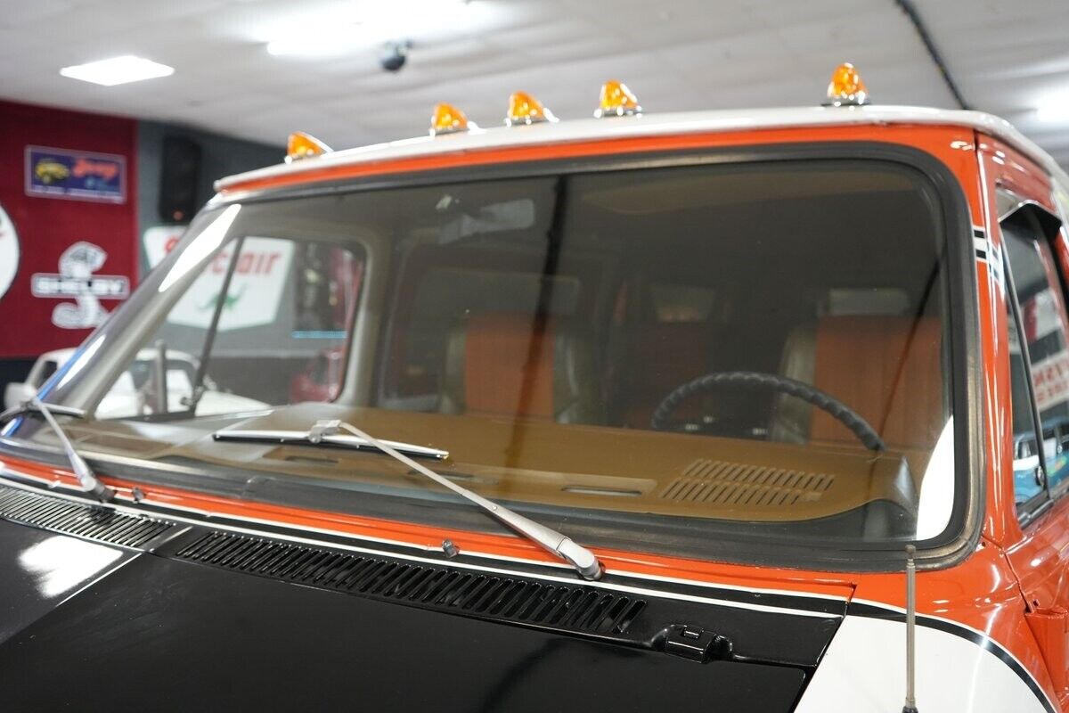 Chevrolet-G20-Good-Times-AJ-Foyt-Coyote-Edition-Van-1978-Orange-Orange-0-32