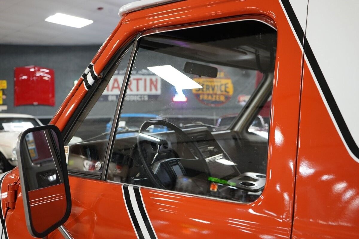 Chevrolet-G20-Good-Times-AJ-Foyt-Coyote-Edition-Van-1978-Orange-Orange-0-39