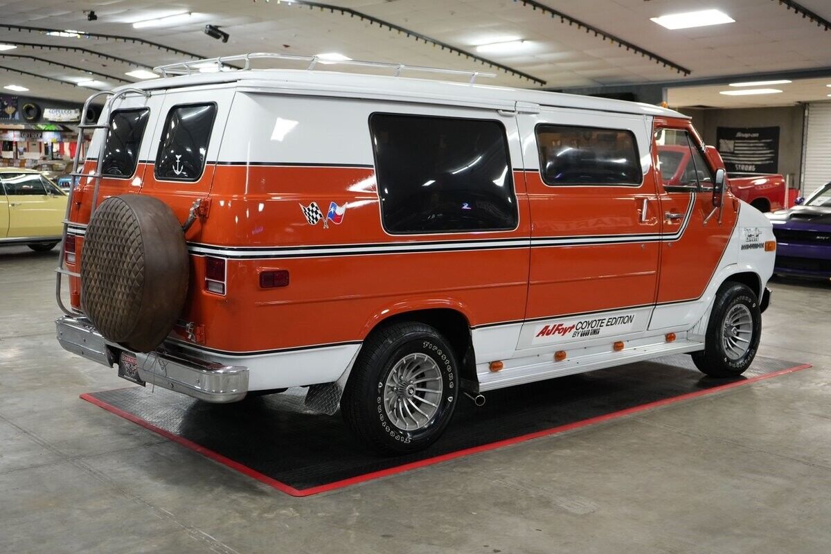 Chevrolet-G20-Good-Times-AJ-Foyt-Coyote-Edition-Van-1978-Orange-Orange-0-5