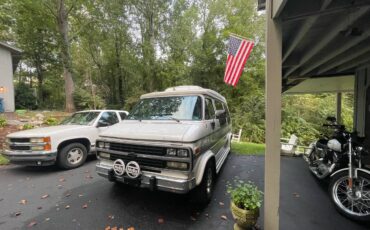 Chevrolet-G20-van-1994-white-64374-1