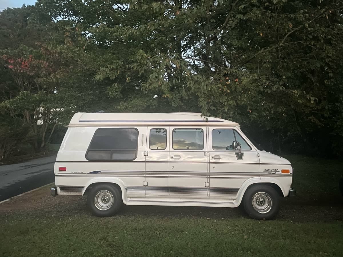 Chevrolet-G20-van-1994-white-64374