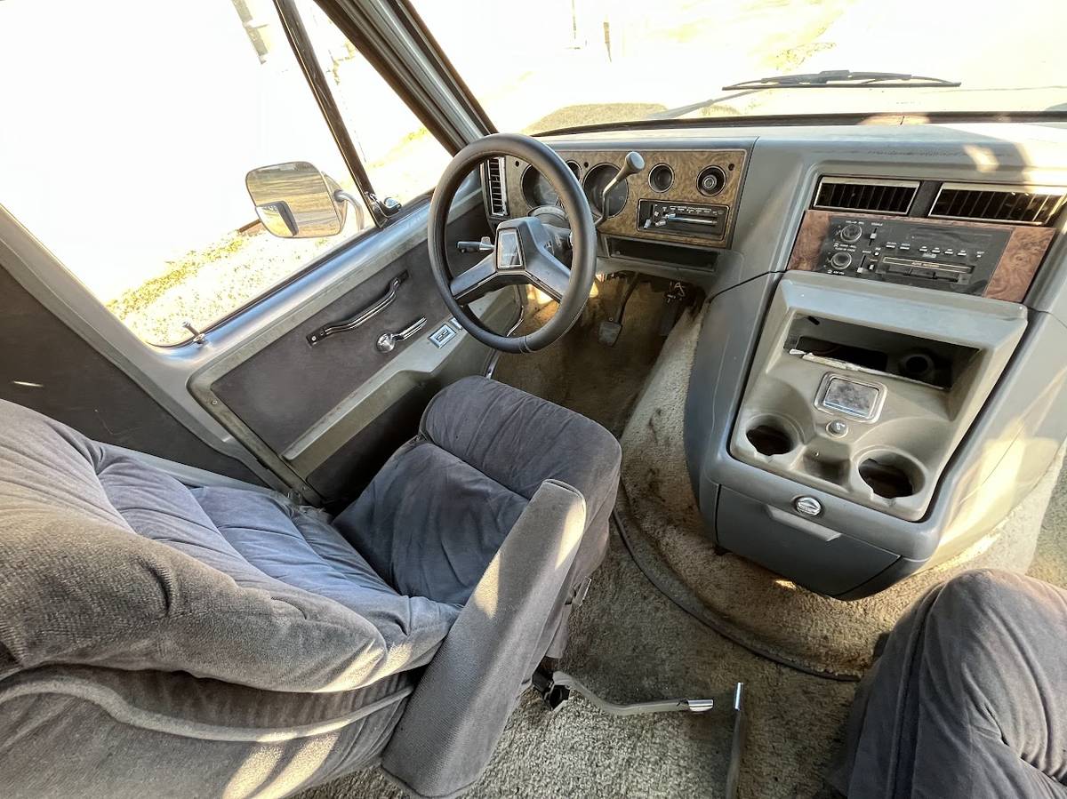 Chevrolet-G30-1987-17881-10