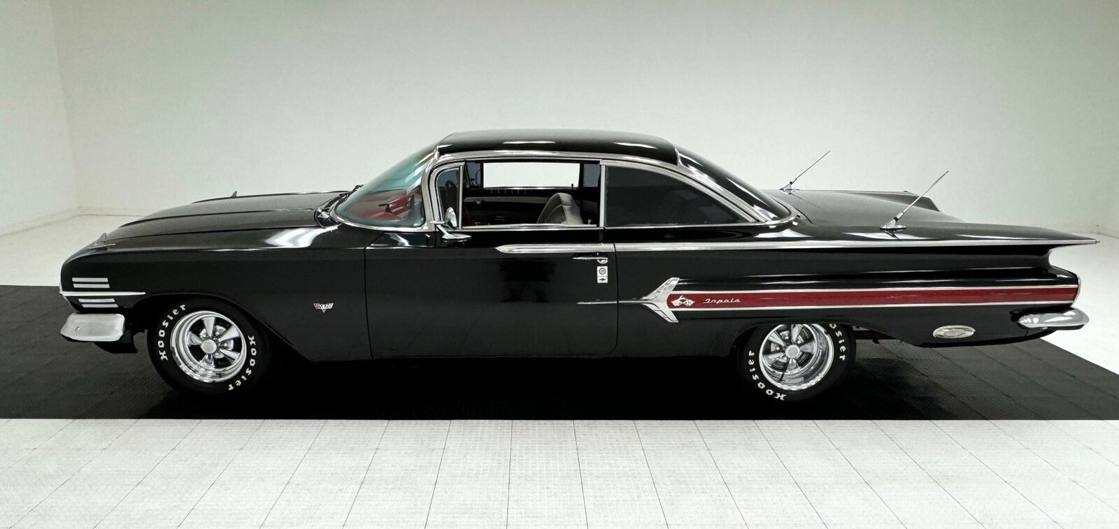 Chevrolet-Impala-1960-Black-Black-225260-1