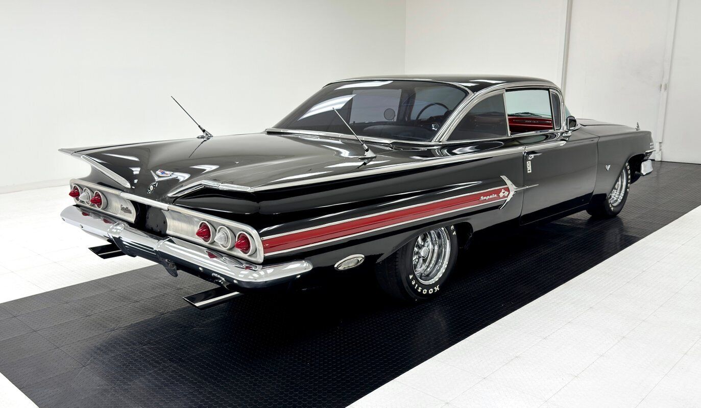 Chevrolet-Impala-1960-Black-Black-225260-4