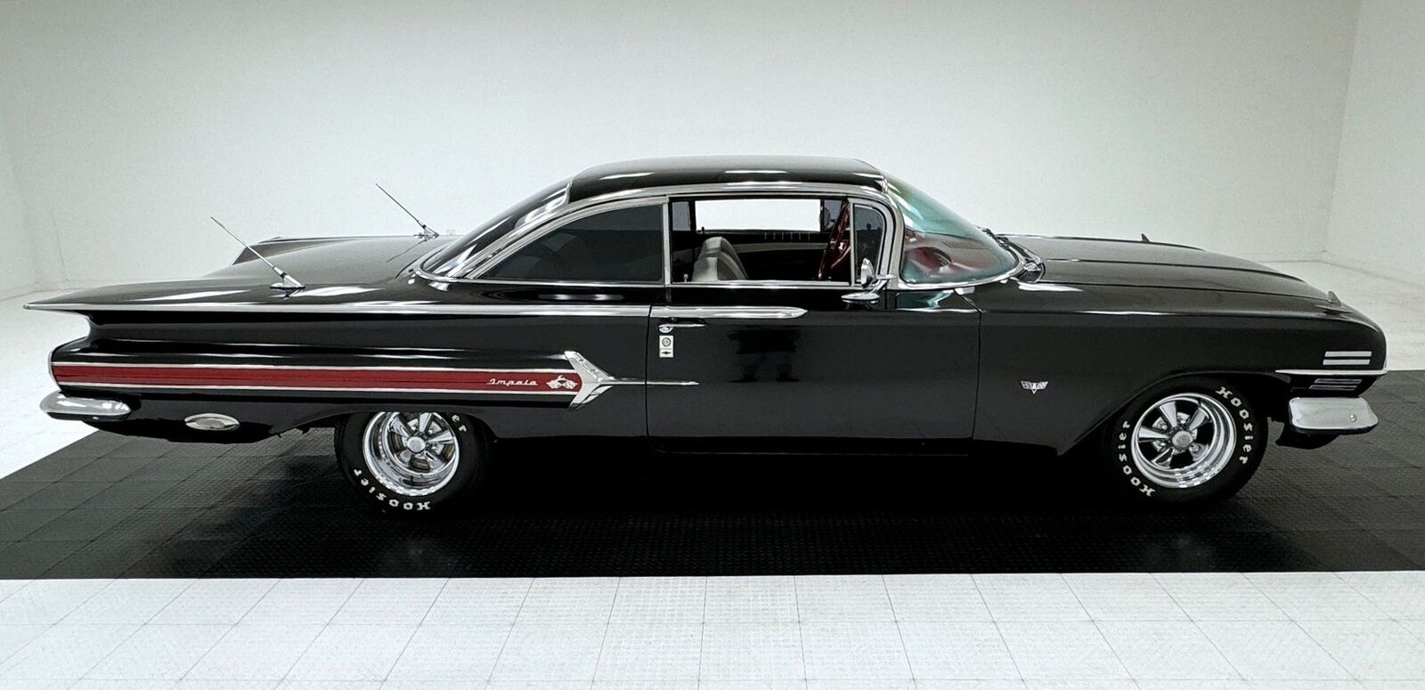 Chevrolet-Impala-1960-Black-Black-225260-5