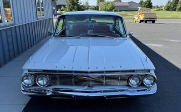 Chevrolet-Impala-1961-125926-2