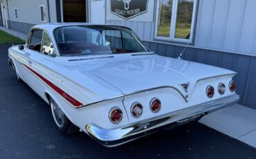 Chevrolet-Impala-1961-125926-9