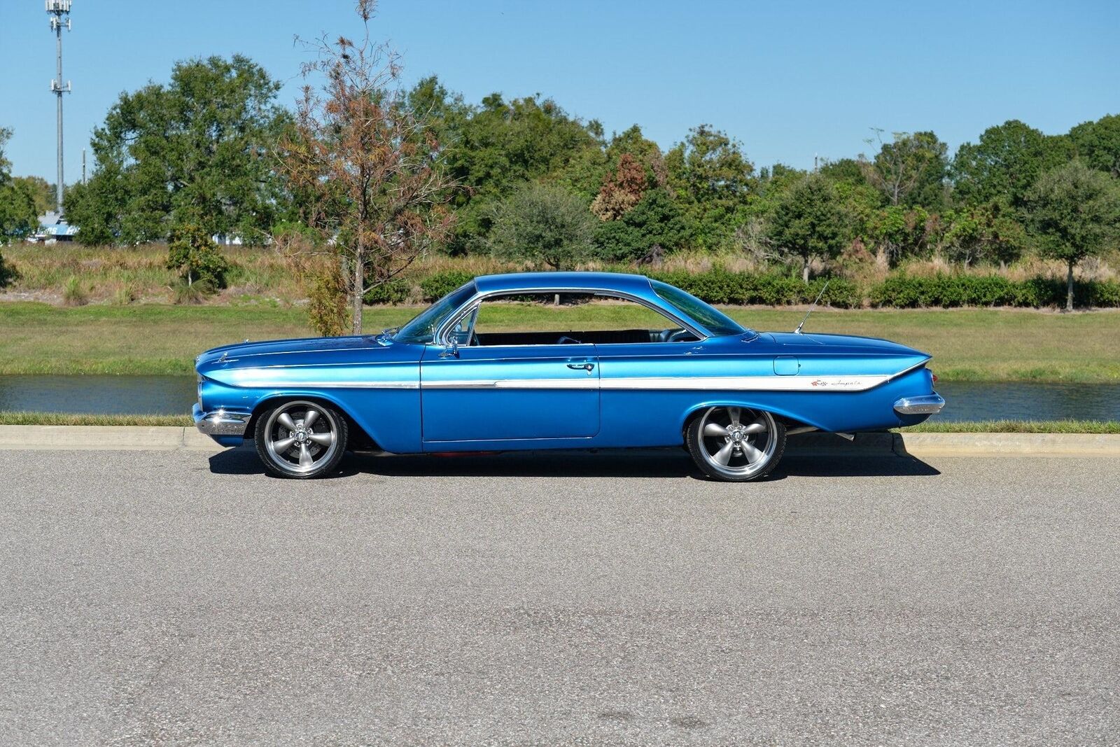 Chevrolet-Impala-1961-Blue-Black-99626-1