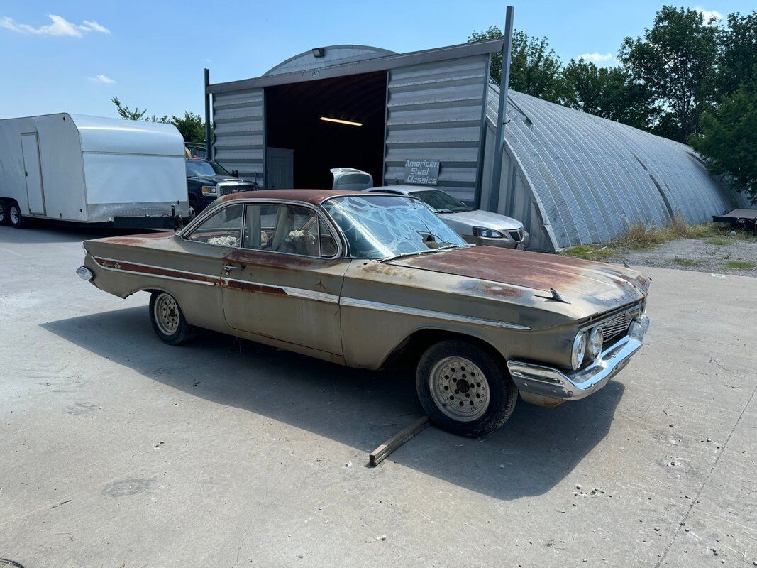 Chevrolet-Impala-1961-Gold-Tan-0-1