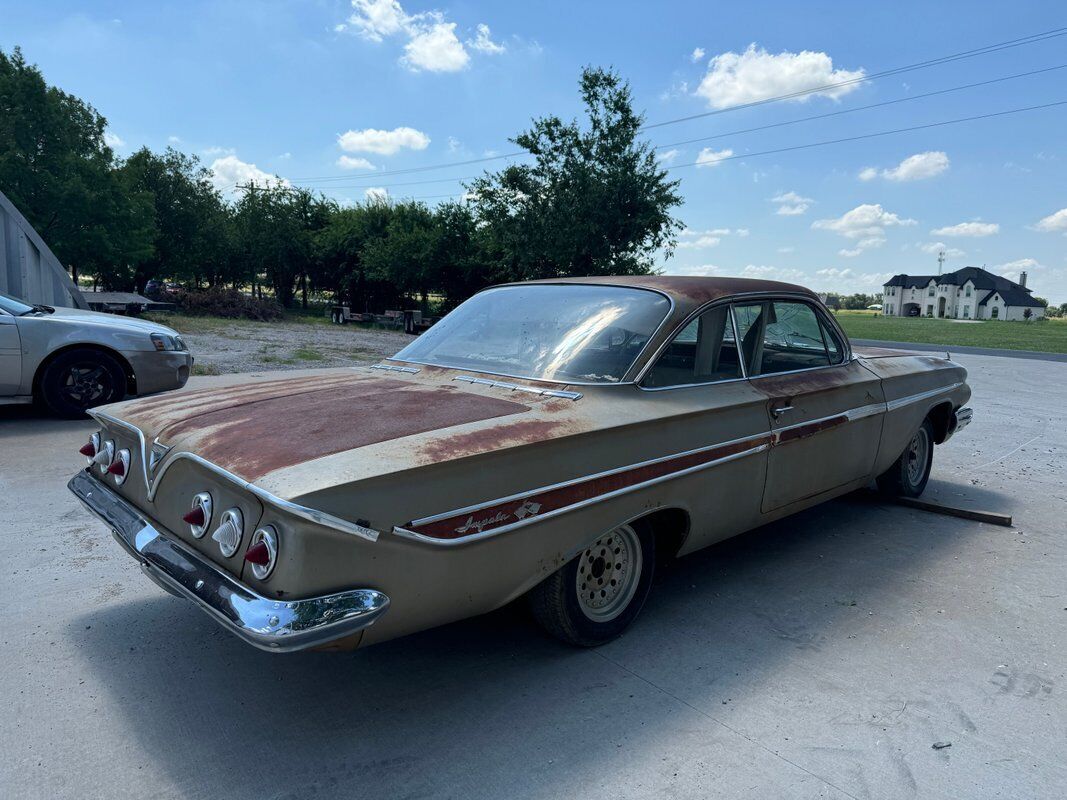 Chevrolet-Impala-1961-Gold-Tan-0-17