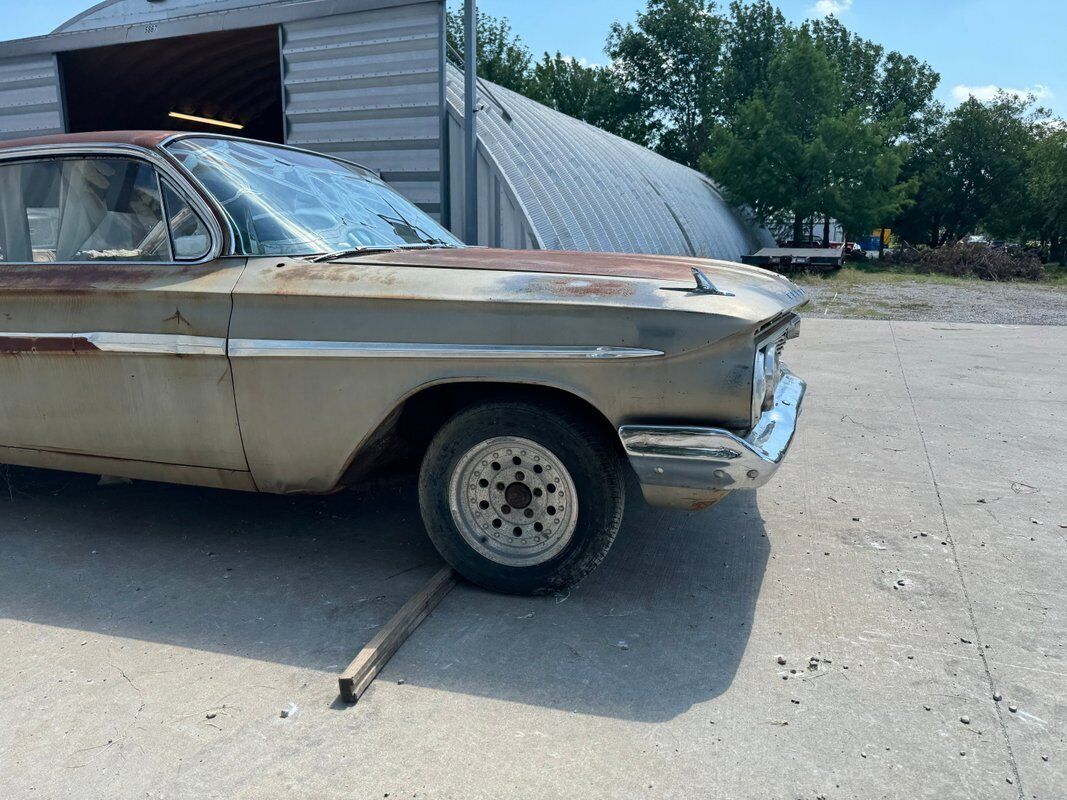 Chevrolet-Impala-1961-Gold-Tan-0-18