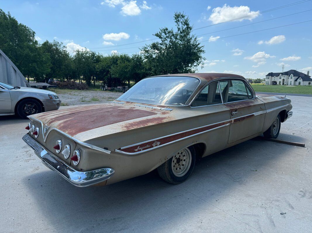 Chevrolet-Impala-1961-Gold-Tan-0-2