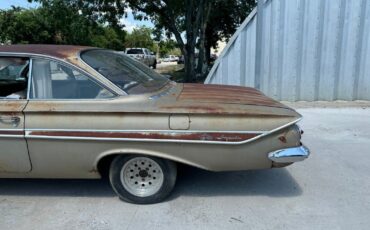 Chevrolet-Impala-1961-Gold-Tan-0-21