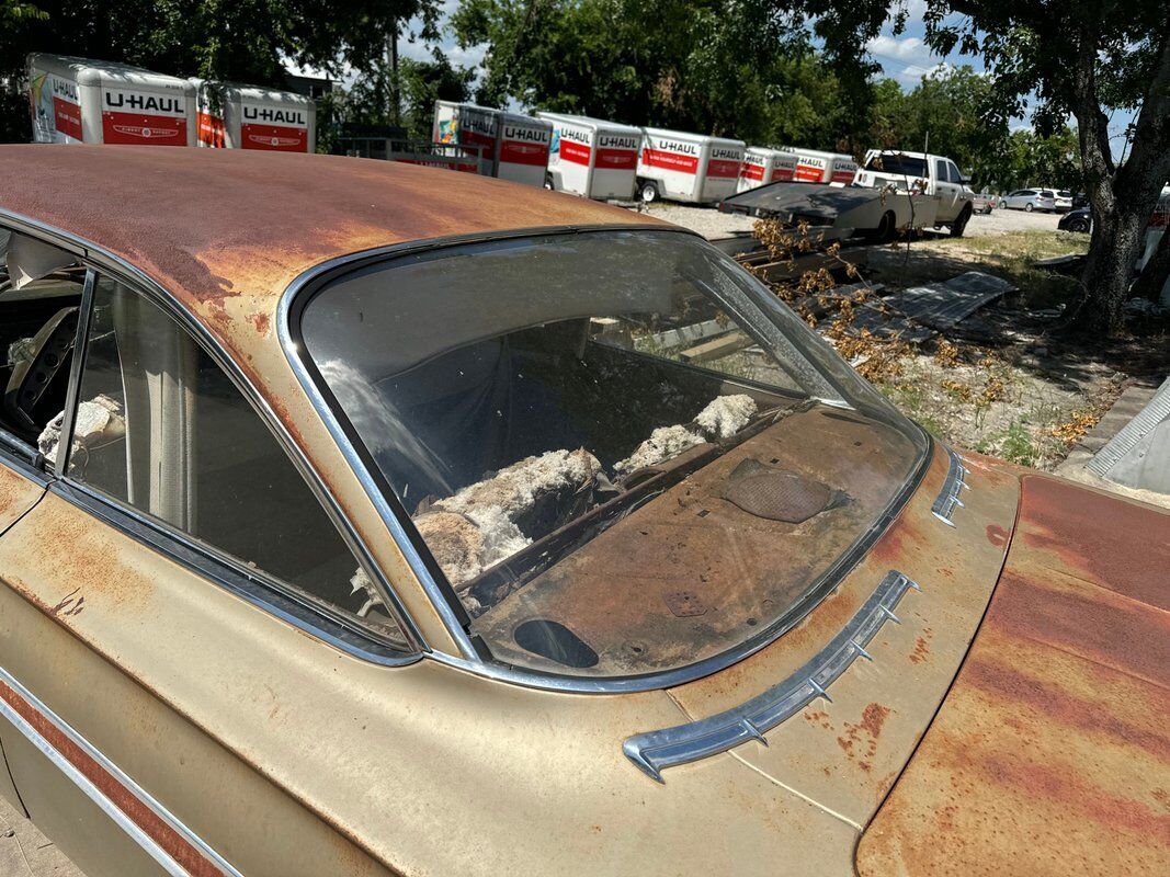 Chevrolet-Impala-1961-Gold-Tan-0-28