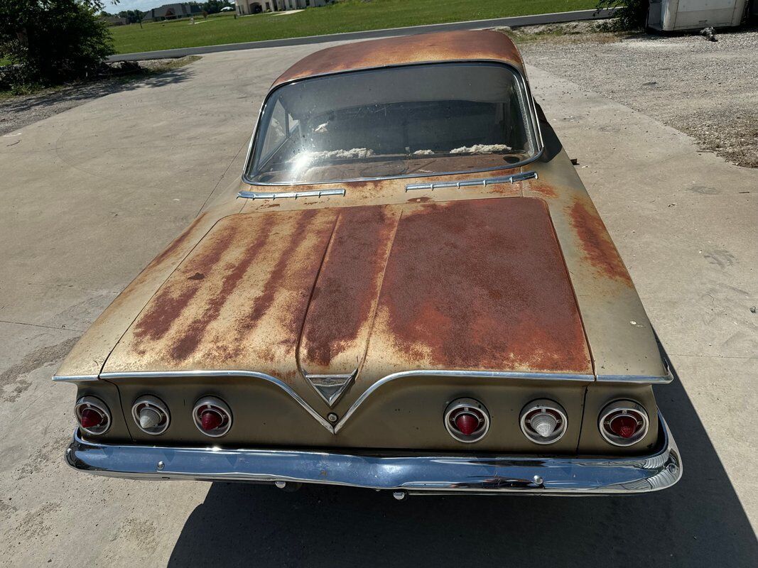 Chevrolet-Impala-1961-Gold-Tan-0-32