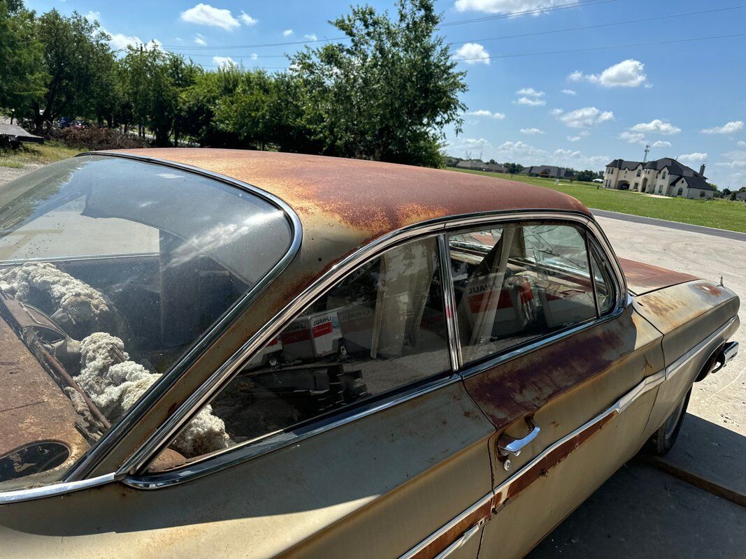 Chevrolet-Impala-1961-Gold-Tan-0-34