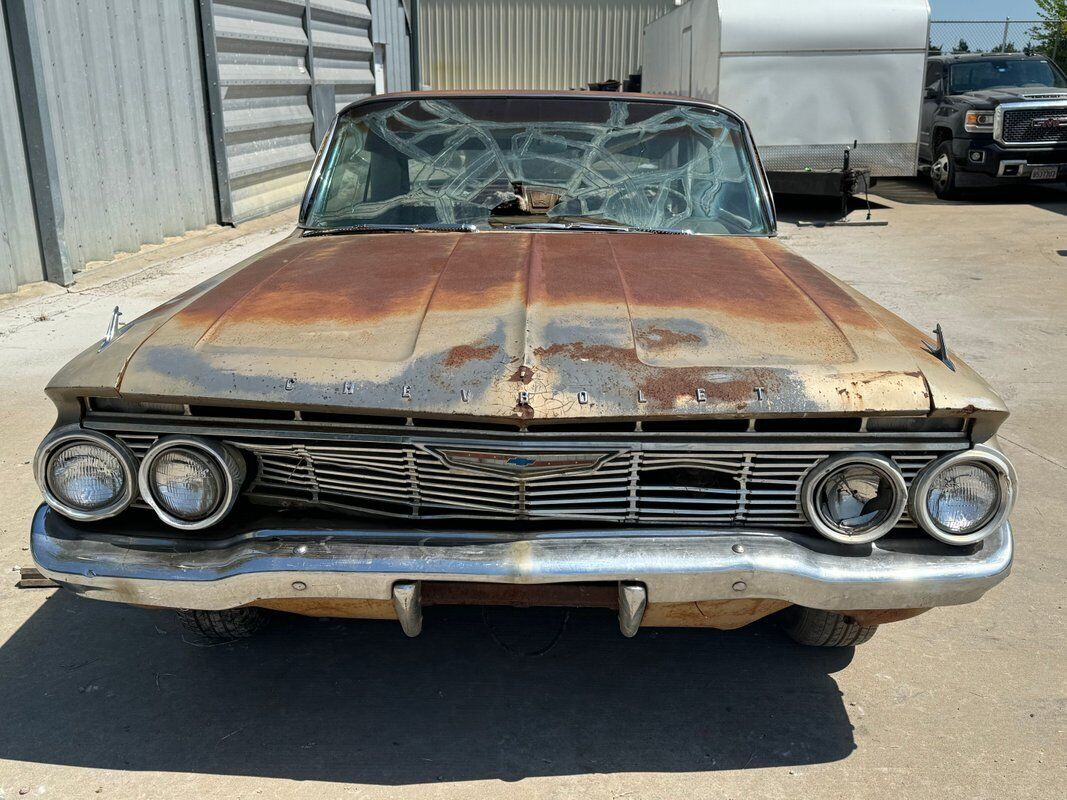 Chevrolet-Impala-1961-Gold-Tan-0-4