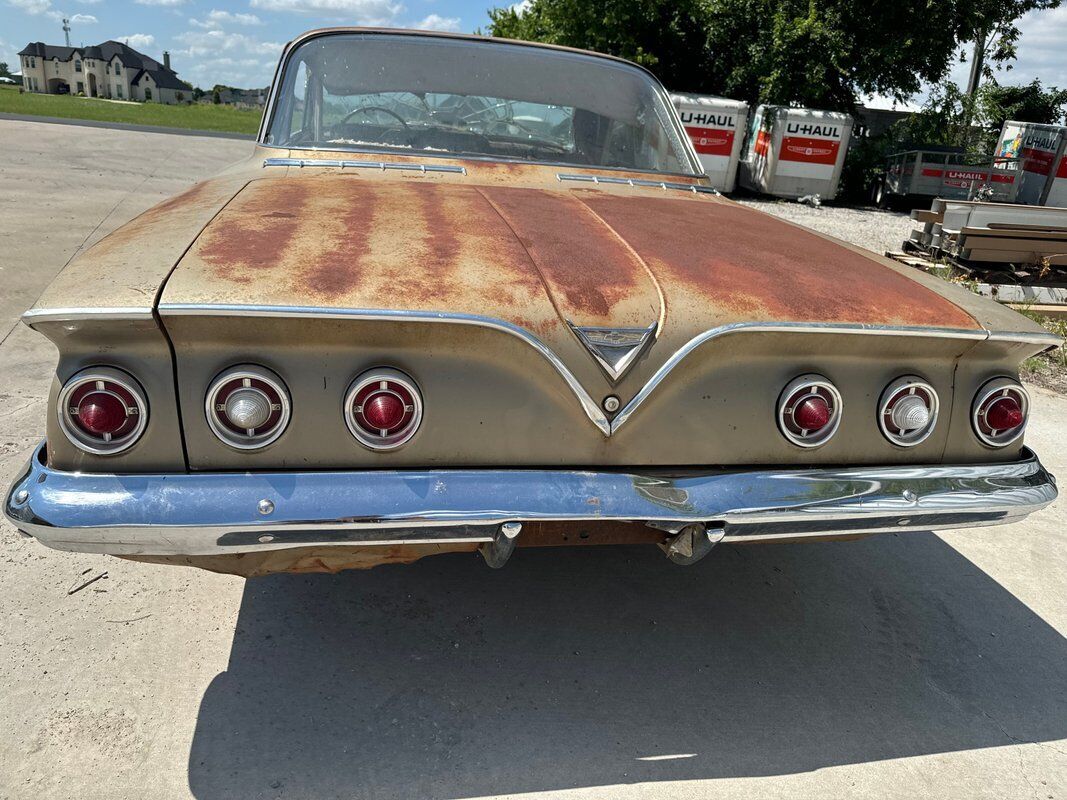 Chevrolet-Impala-1961-Gold-Tan-0-5