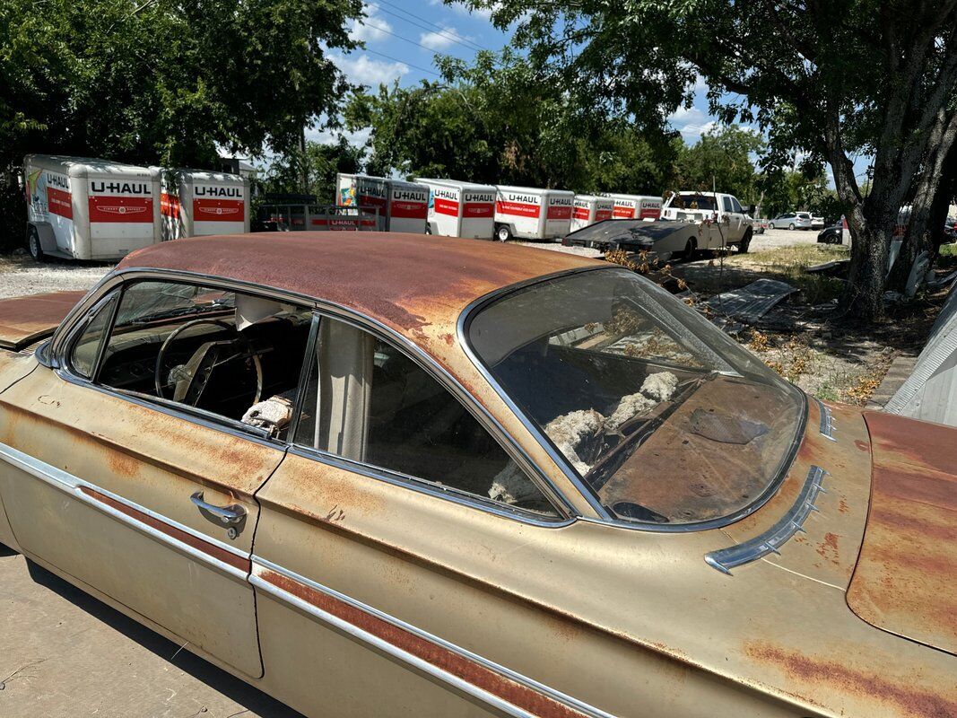 Chevrolet-Impala-1961-Gold-Tan-0-6