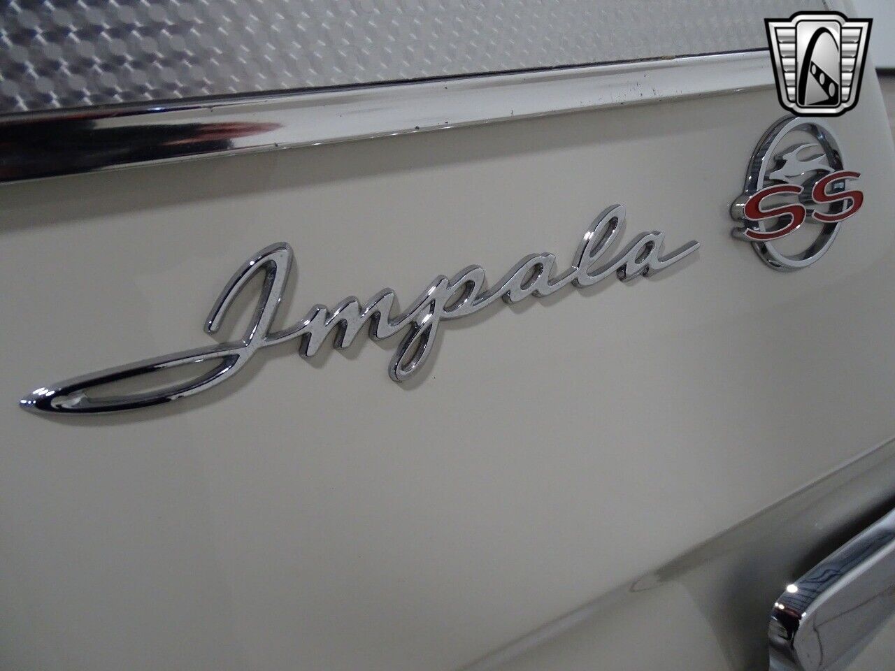 Chevrolet-Impala-1962-White-Red-9514-10