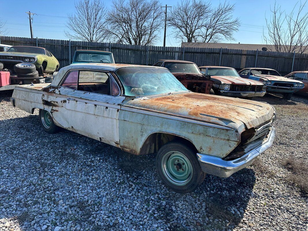 Chevrolet-Impala-1962-White-Red-99999-1