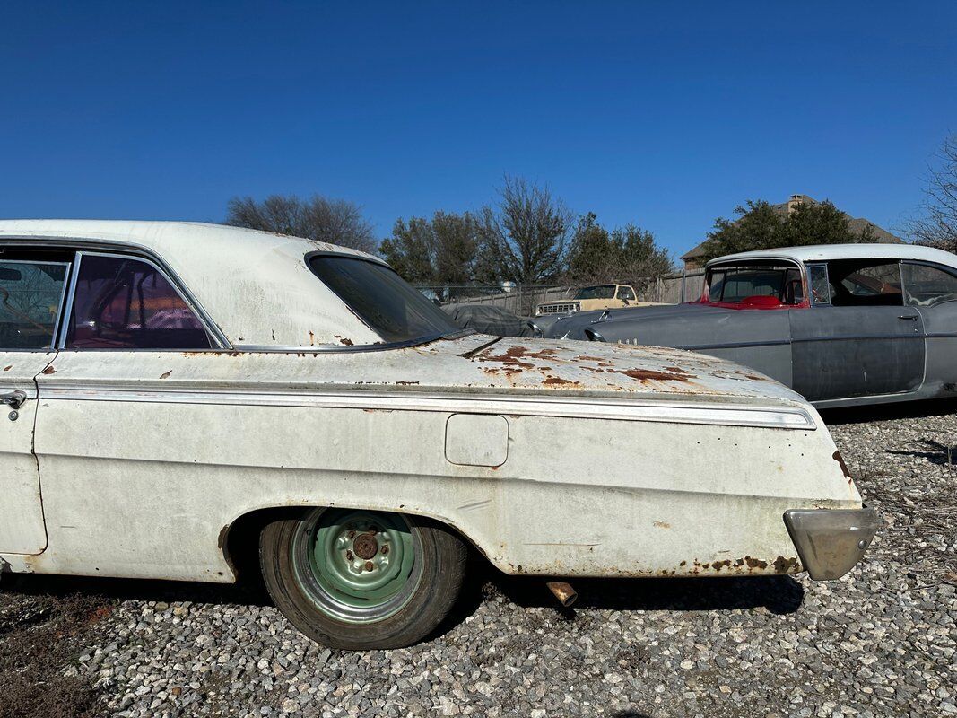 Chevrolet-Impala-1962-White-Red-99999-12